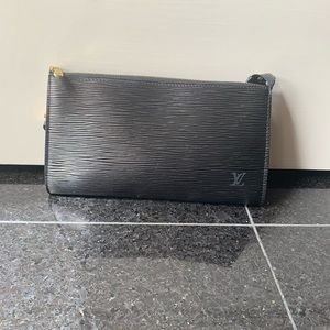 Louis Vuitton Black Epi Pochette,, no damages